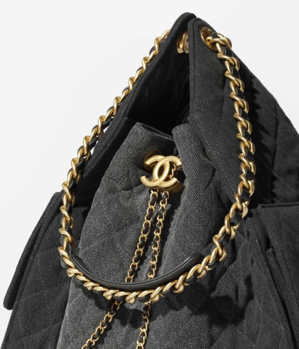 CHANEL 25 medium bag(Black)
