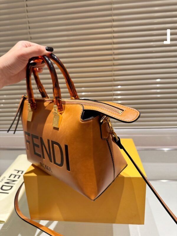 532CB637-41F5-8832-1BB1-19225244AA72.jpg Fendi By The Way Medium - White