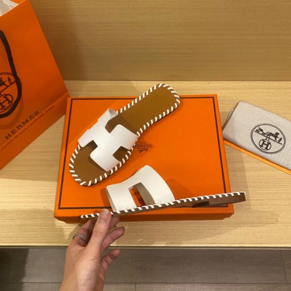 56337C77-263D-BC0C-07AA-6AA737F29074.jpg Hermes Women's Oran Sandal