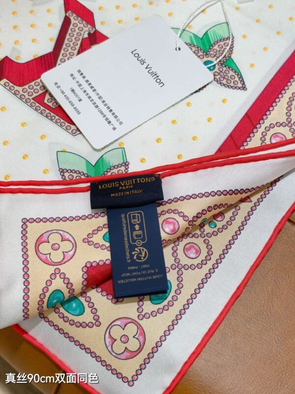 570ED4CC-546F-50E6-5881-F4A46FF92AC7.jpg Monogram LV Locks Square 90 M79939