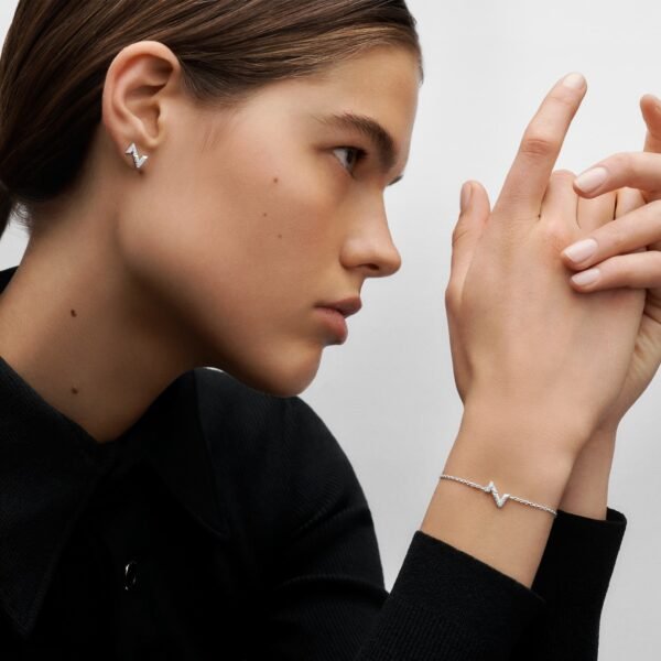 5C4CAB39-A4E9-4F12-1970-5B58A250053D.jpg Volt Upside Down Chain Bracelet, White Gold And Diamonds