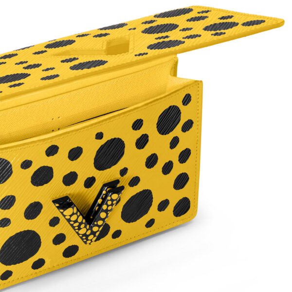 5C807856-8691-3BC4-A611-865ADF1169EC_537d0897-d142-4b5b-aca6-c542bba71e0f.jpg Twist Belt Chain Wallet M81987