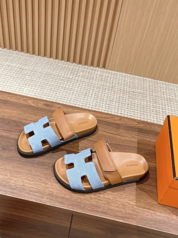 5CA110DF-D4C3-959A-5AEE-5DBC68F2559C.jpg Hermes Unisex Chypre Sandal