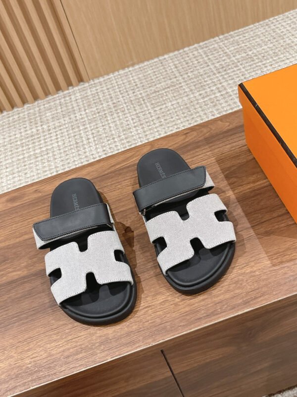 5DEDE385-0A0D-6C9D-8C15-07E5E97105BE.jpg Hermes Unisex Chypre Sandal