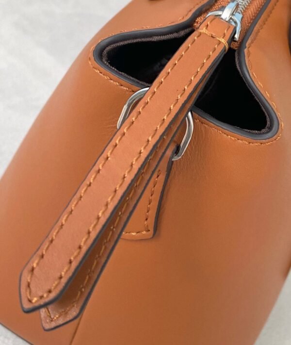 601CDC4E-25F9-E2AD-F84C-E46BEAA142C2.jpg Fendi By The Way Medium Bag