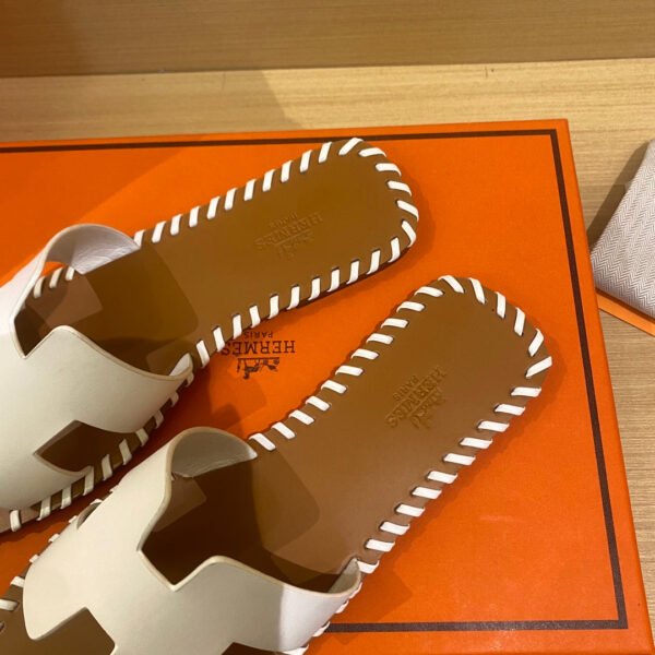 605E6734-1CA7-19B4-0E75-B3B8EE818A74.jpg Hermes Women's Oran Sandal