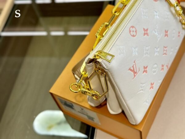 Louis Vuitton M22398 Coussin PM