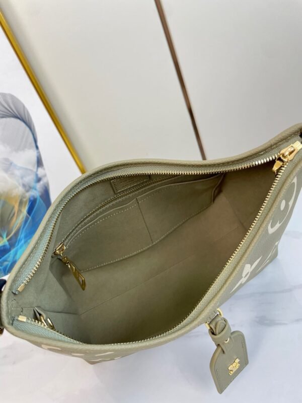 Louis Vuitton M46672 CarryAll PM