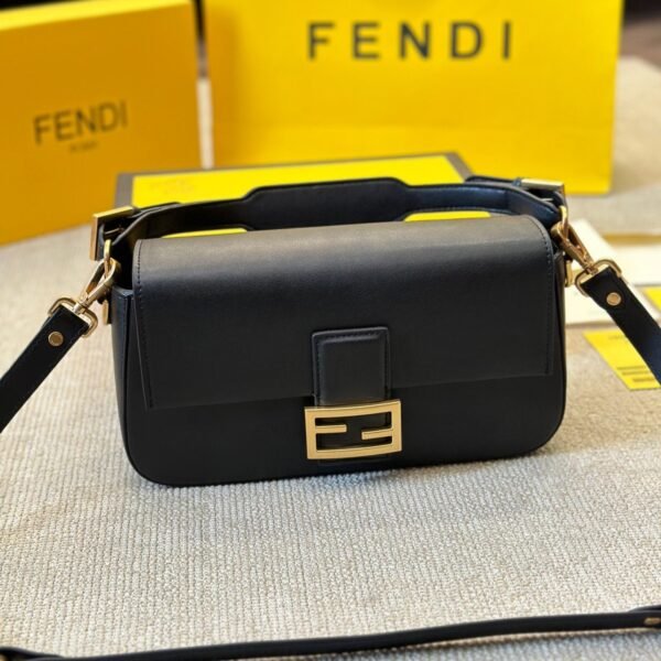 Fendi Baguette Medium - Black