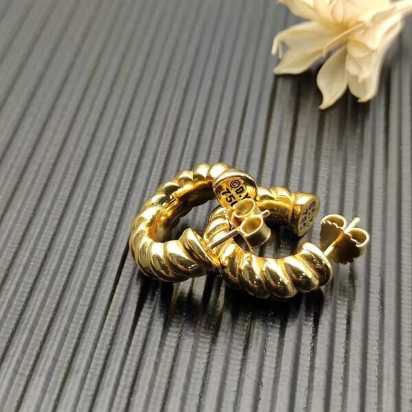 68B55E09-8E7E-B970-AD5C-D50068EFAEF4.jpg Sculpted Cable Shrimp Earrings 18K Yellow Gold , 20.5mm