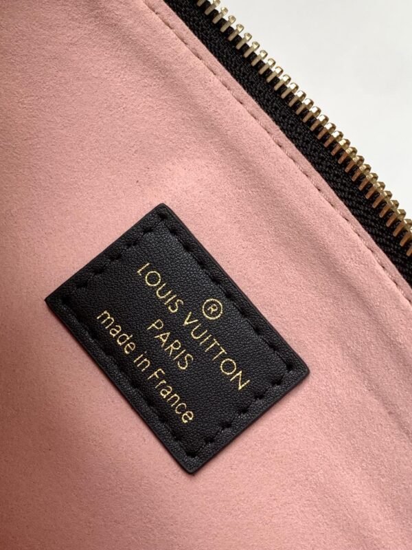 Louis Vuitton M21260 Coussin PM