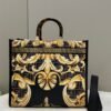 7268C046-D272-197B-8017-941ADD040ADC.jpg Fendi Sunshine Shopper Meduim Bag