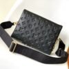 Louis Vuitton M21260 Coussin PM
