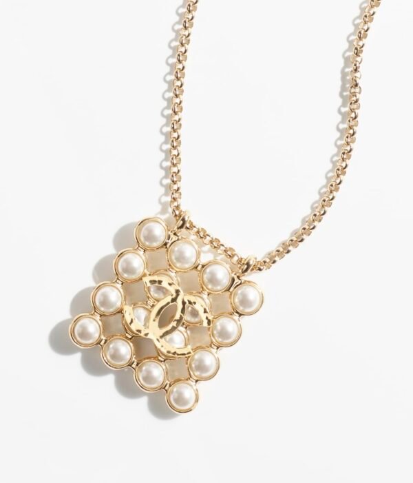 7960EBB3-F86D-9988-FF5D-E5CABAE14E0E.jpg LONG PENDANT NECKLACE