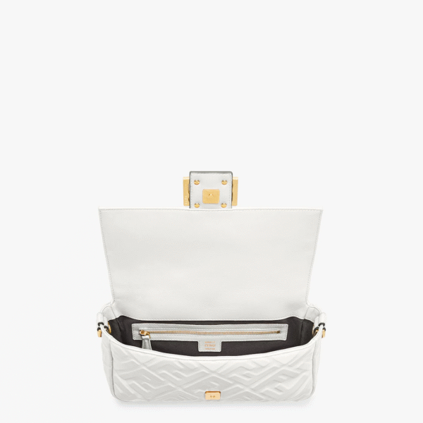7D846FB4-6181-1835-5349-634ED01B1C02.png Fendi Baguette Medium