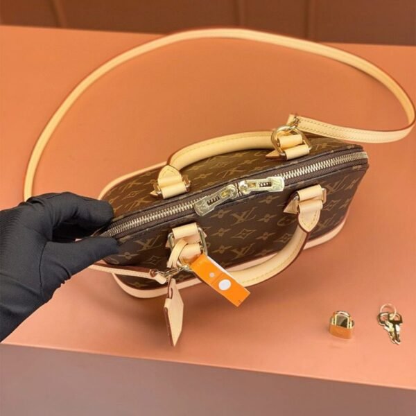 7F2D764A-01E2-A9DF-2437-98F3CAD8C726.jpg Louis Vuitton Alma BB M46990