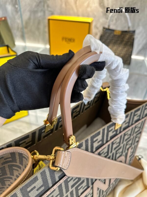 80B5C1AB-14FC-A1F4-0114-3C10A4EA8034.jpg Fendi Sunshine Large