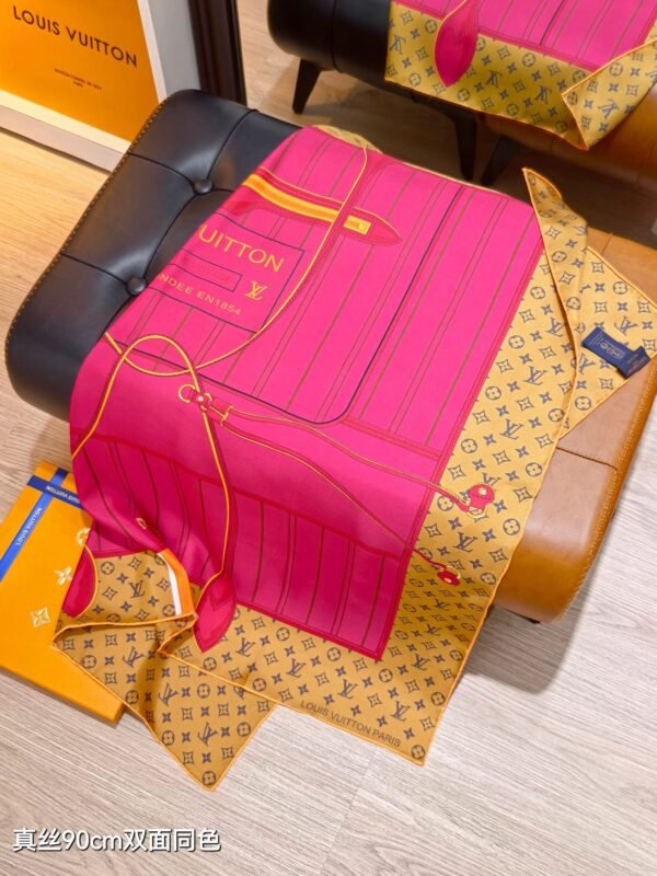 84529C19-6D43-AA6C-3BD8-AA9E633DA5E7.jpg My Neverfull Square 90 M96258