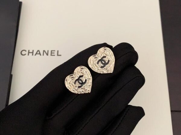 8604A935-B00F-2F09-17E7-26E0CD467174.jpg Heart Lava Double C Earrings