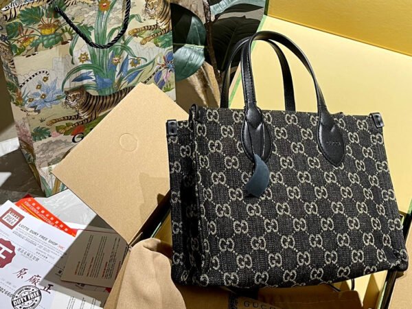 881BFDDA-F6B2-12B5-C95C-A05AA51EBBA1.jpg Ophidia medium tote bag