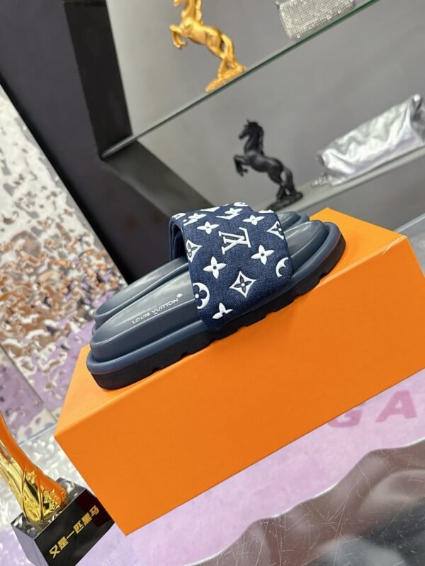 Louis Vuitton Unisex Pool Pillow Comfort Sandal