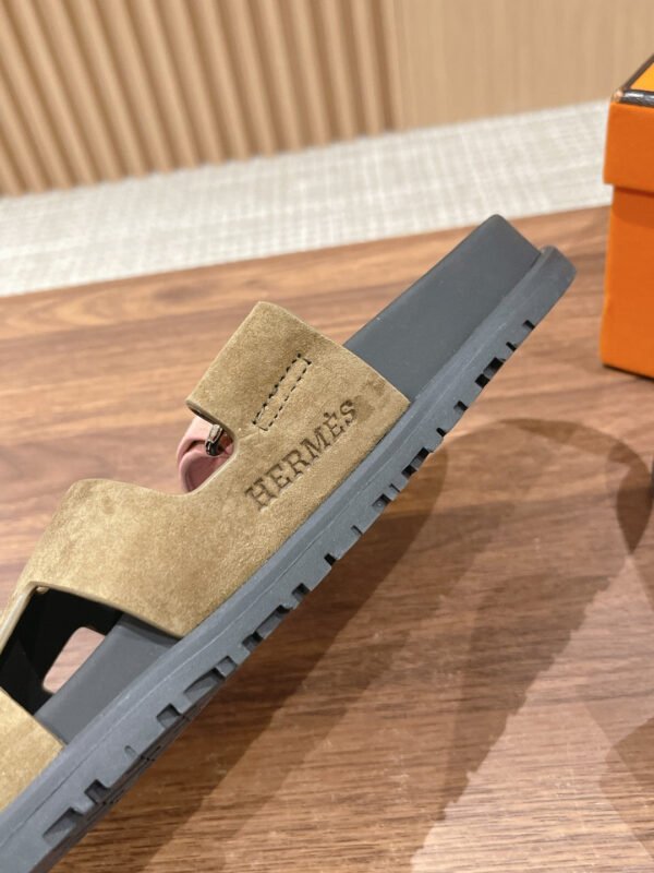 8E406F16-6D36-65F7-6BCB-A2925ED895BF.jpg Hermes Unisex Chypre Sandal