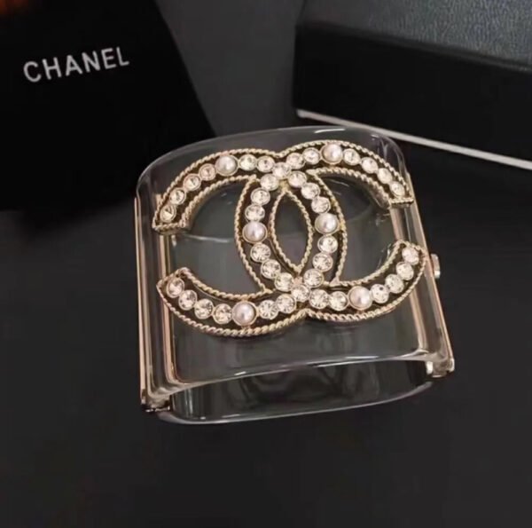 8F7595B8-BD72-5D2B-0F74-5A7E1FA41E5D.jpg jewelry1