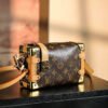 91A4B72F-5B04-080F-1A2B-858498E9BB13.jpg Louis Vuitton M46815 Side Trunk PM