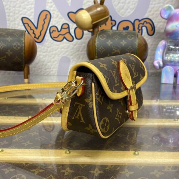 91FAC939-1FA4-31C6-4B48-9EC1376A6660.jpg Louis Vuitton Nano Diane M83298