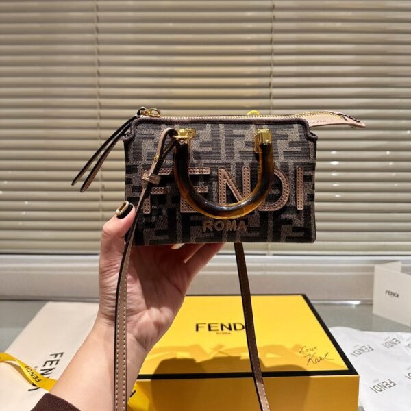 925BFC2B-A388-CF09-E10C-1C1423667DDA.jpg Fendi By The Way Mini