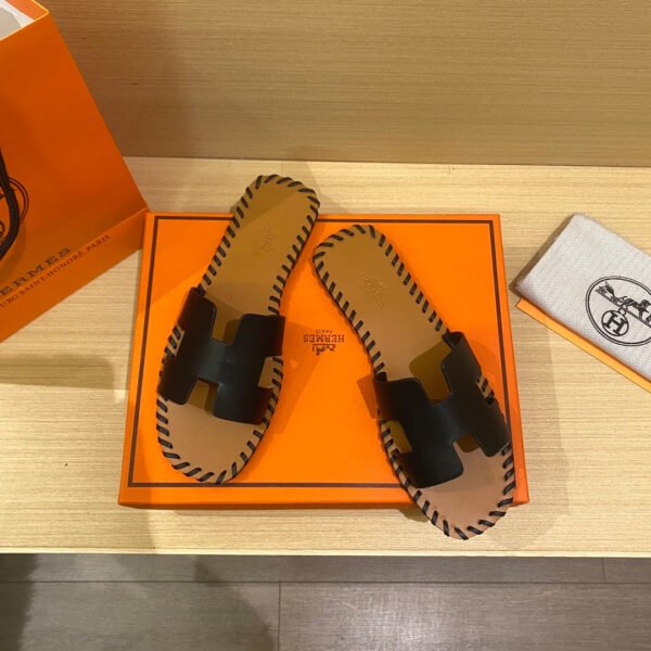 9330C7CF-0D87-9EAC-2F91-A40A8904A859.jpg Hermes Women's Oran Sandal