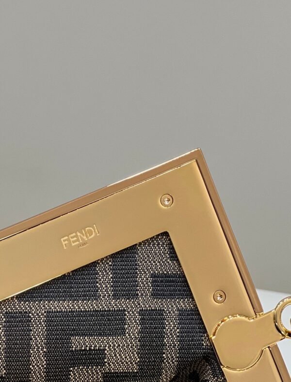 962BF5E2-C237-AEFB-CA0C-E691BA52EF8F.jpg Fendi First Small Bag