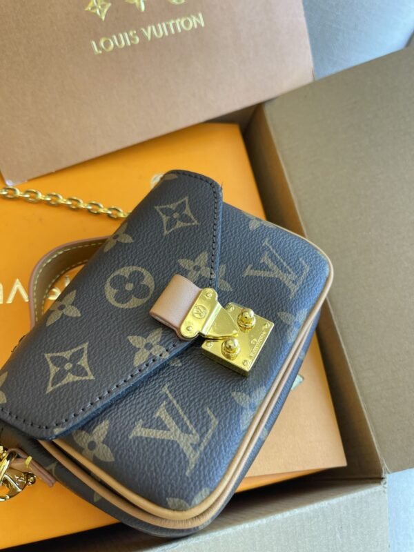 96E75ECA-6EA1-E1F4-EB88-990035A1BB19.jpg Louis Vuitton MICRO MÉTIS Chain Bag M81267