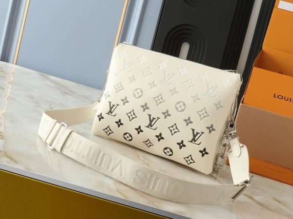 Louis Vuitton M11986 Coussin PM