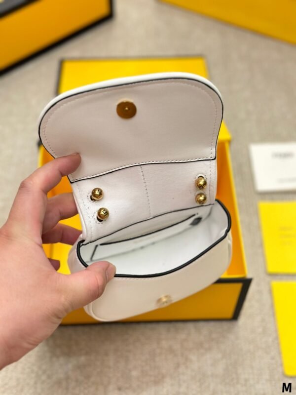 9A0F7DCF-A11D-00A5-5B80-343AB72BFC02.jpg Fendi C'mon Nano - White