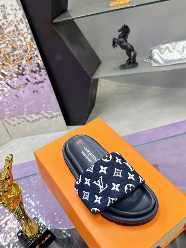 Louis Vuitton Unisex Pool Pillow Comfort Sandal