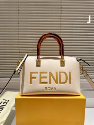 9C66930D-AE1D-B353-D7F9-9A5AB7B8DB58.jpg Fendi By The Way Medium - White