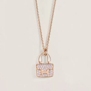 9D0D1F31-2E58-7423-00C1-E7C5C131523F.jpg Amulettes Constance pendant