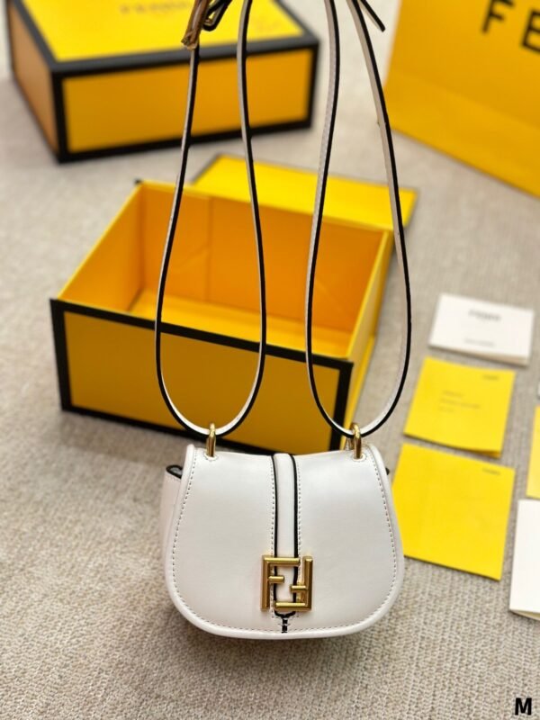 9E970DA9-C37F-3185-BED3-E7310512FEE3.jpg Fendi C'mon Nano - White