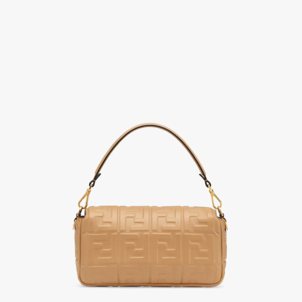 A07E0998-4C10-7618-6E60-0CEC19334AF1.png Fendi Baguette Medium