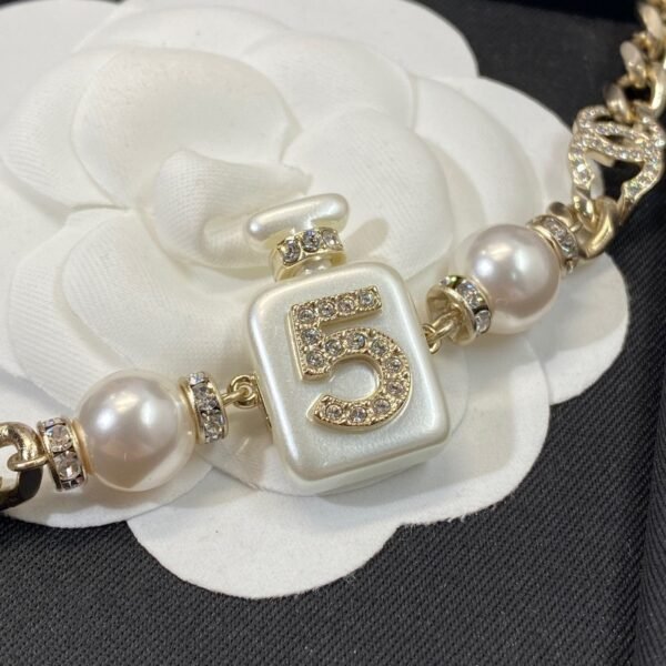 A2AA7EE3-FC22-1790-81A3-C19E759FDB2B.jpg Perfume bottle bracelet