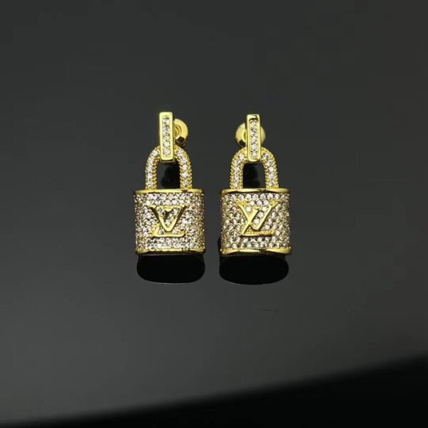 A3E3CA60-650E-85E7-586E-FAF6B3EC3CFB.jpg Lock It Padlock Pendant, White Gold and Pavé Diamond - Gold