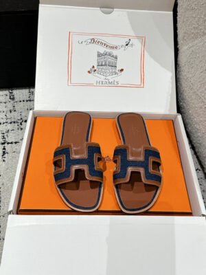 A4F79D95-E53A-3CBF-9ACF-6D2A54DAFEF3.jpg Hermes Women's Oran Sandal