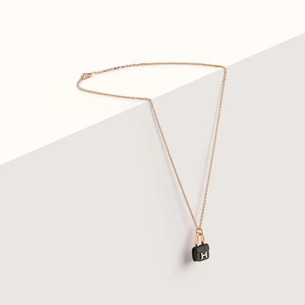 Amulettes Constance pendant