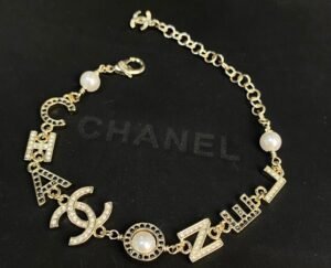 A9067D54-7A55-1712-0D3C-48BF246D6EF2.jpg Black and White Diamond Letter Double C Bracelet