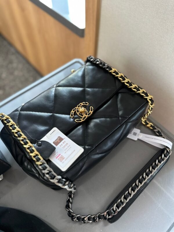 19 HANDBAG - Black