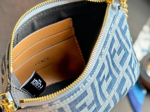 B2A3D734-D010-E05C-7EF4-0A802DB29A38.jpg Fendi Baguette Pouch
