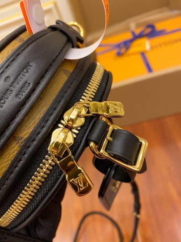 B3BC3E51-4320-0AF9-CA3B-6A8F481F69B5.jpg Louis Vuitton Mini Boite Chapeau M68276