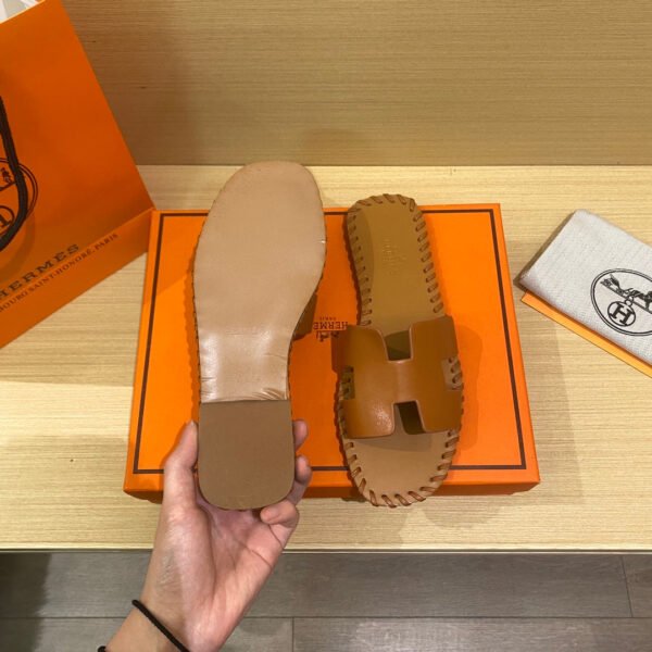 B55D7F9A-656C-627F-6703-D81418F52074.jpg Hermes Women's Oran Sandal