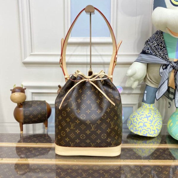 Louis Vuitton No&eacute; M42224